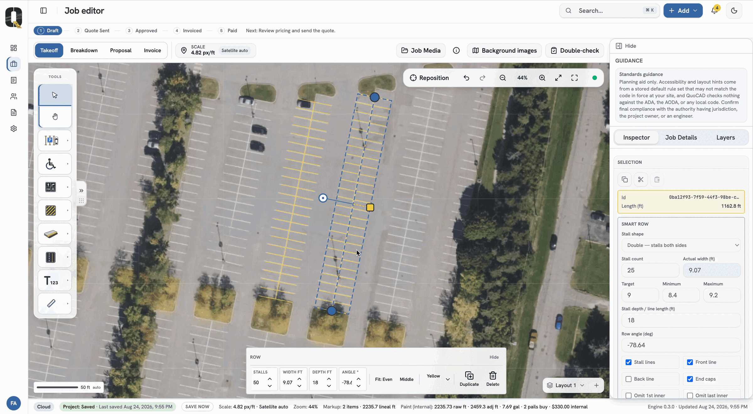 The QuoCAD desktop workbench: two straight yellow double rows aligned with the real parking layout, with the marking tools on the left and live quantities on the right.